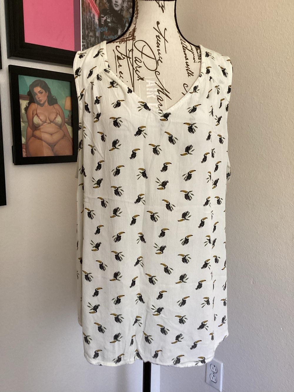 Dip Sleeveless V-Neck Cream Tucan Print Tank Top 2X